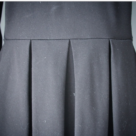 Black elegant dress with pockets - Picture 2 of 2